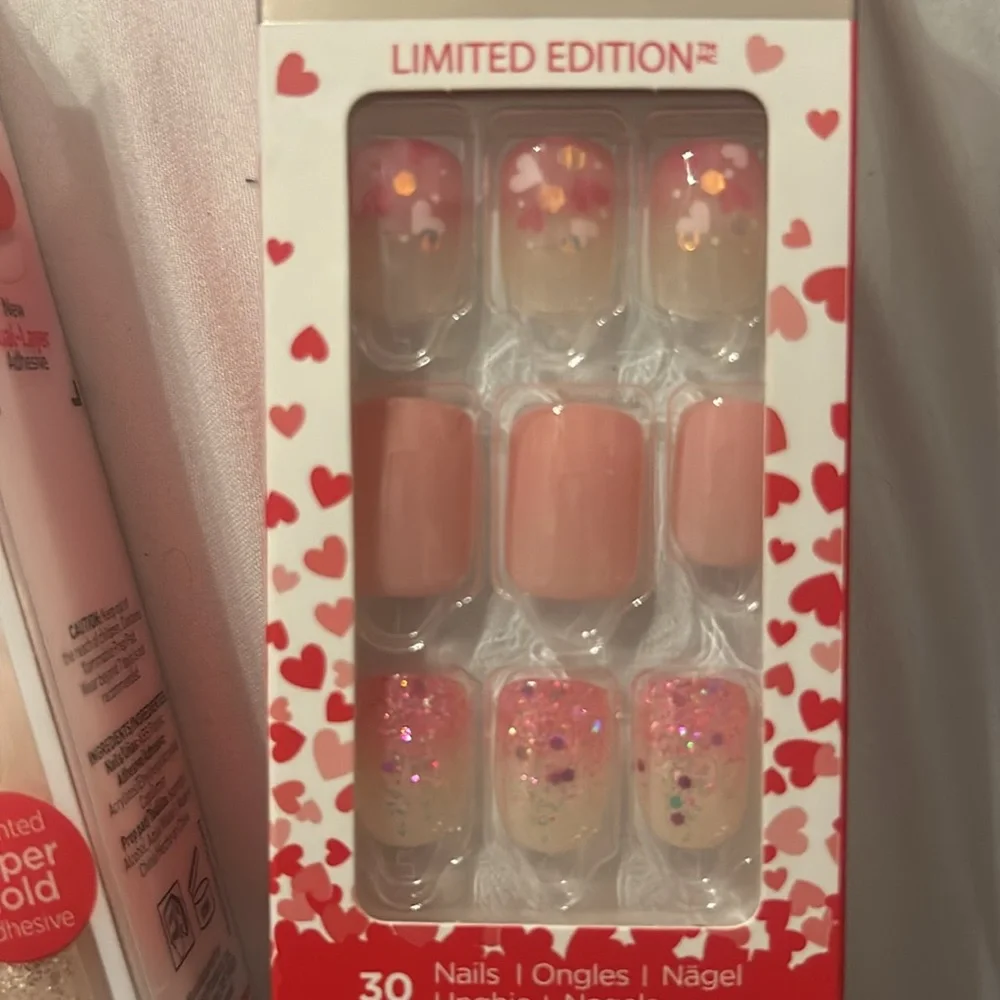 Kiss Valentines Day/French Press Ons - Picture 2 of 3